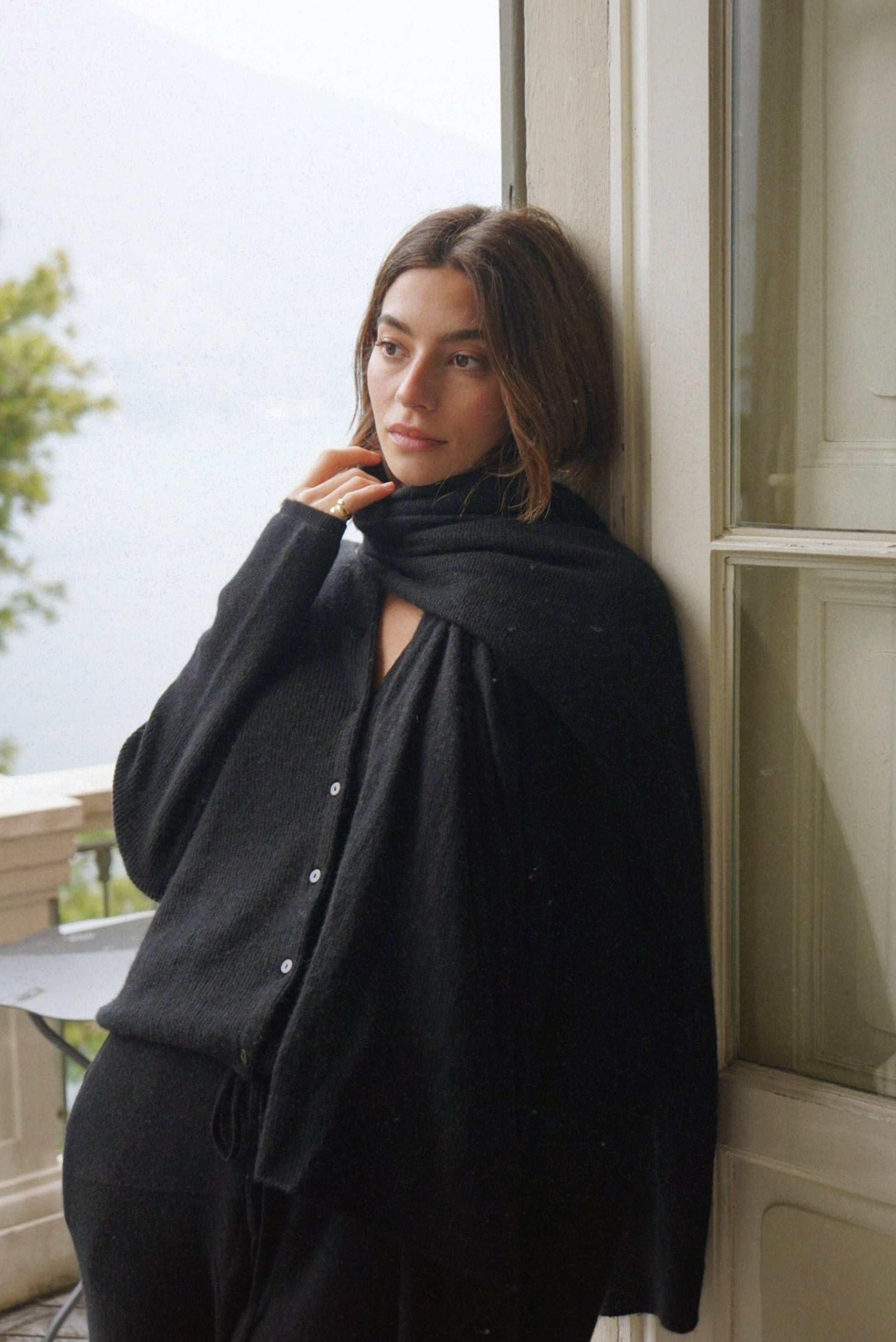 The Mathilda Cashmere Scarf // Noir