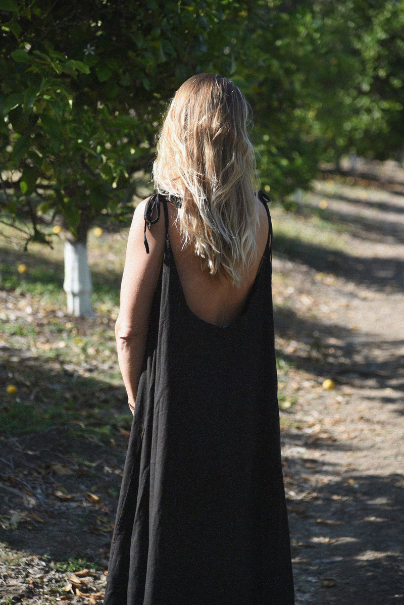 The Capri Dress // Noir