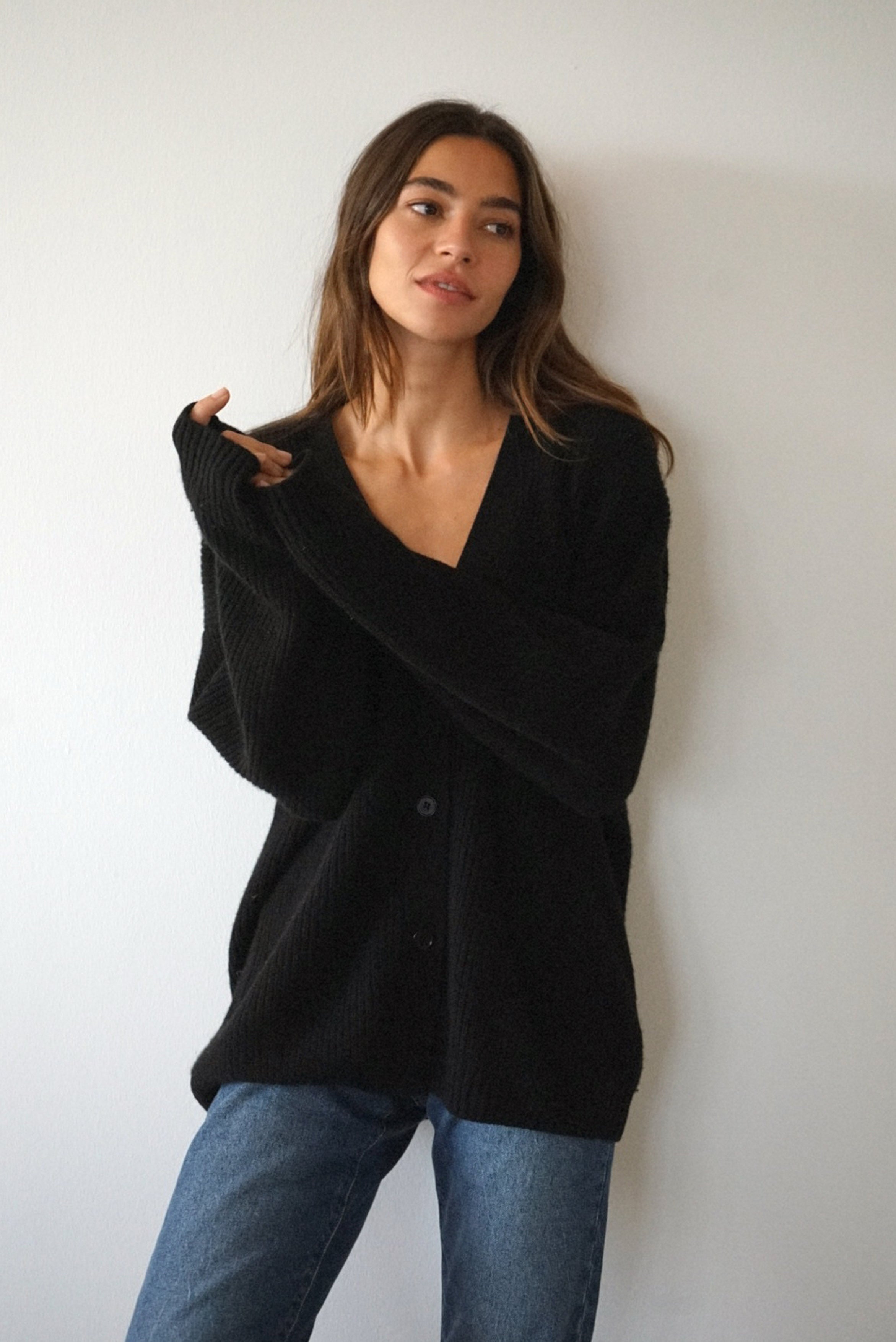 The Cashmere Muma Cardigan // Noir